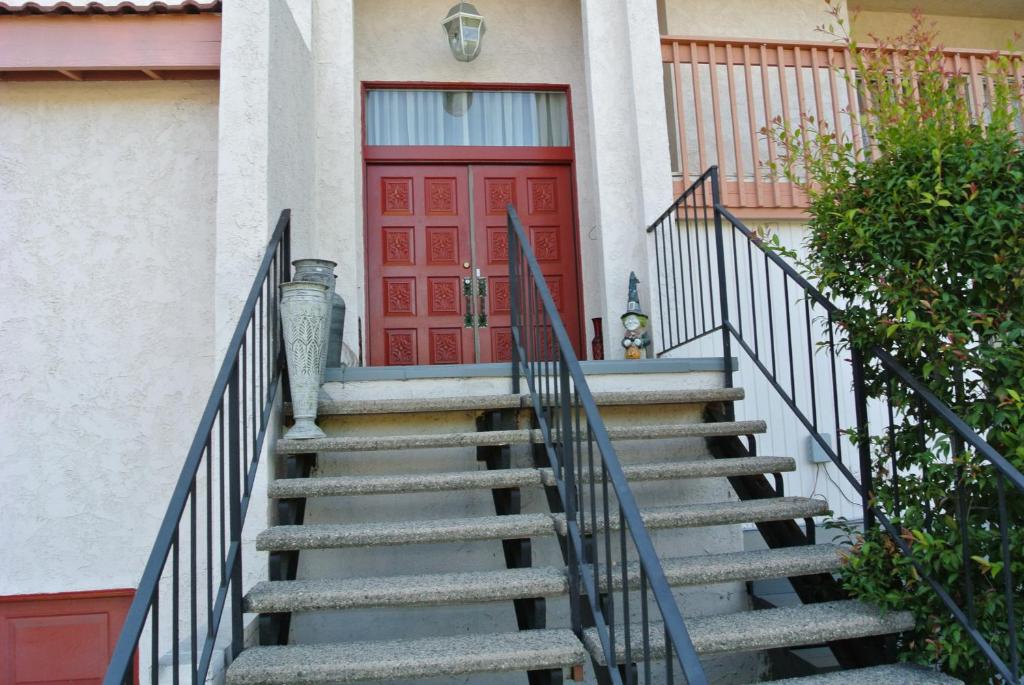 Mini Mansion in Hollywood Hills photo 3