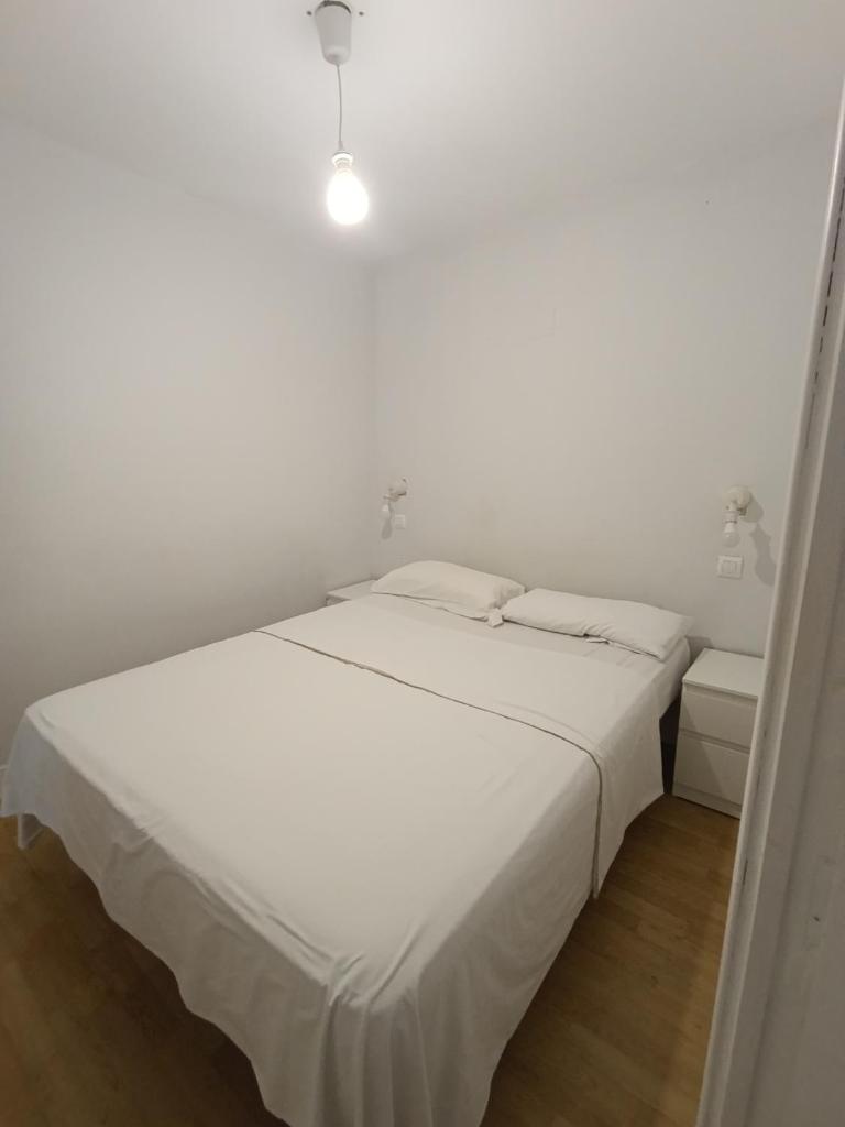 Apartamento en Huertas Room Type - Deluxe One-Bedroom Apartment