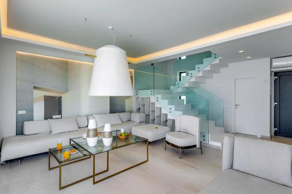 Villa Mariba White by Villa Plus - Tap to explore photos