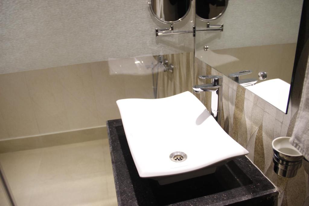 Двухместный (Представительский двухместный номер с 1 кроватью), Regenta Inn Larica