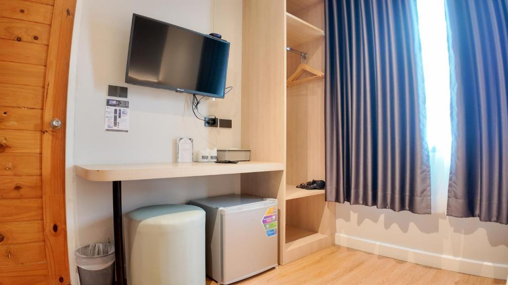V1 boutique hotel Room Type - Standard Queen Room
