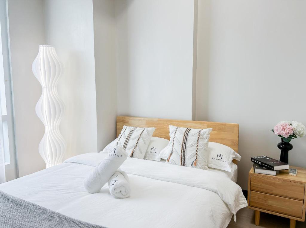 Stylish 1BR in OPR - Tap to explore photos