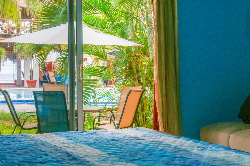 Sabas Beach Resort photo 2