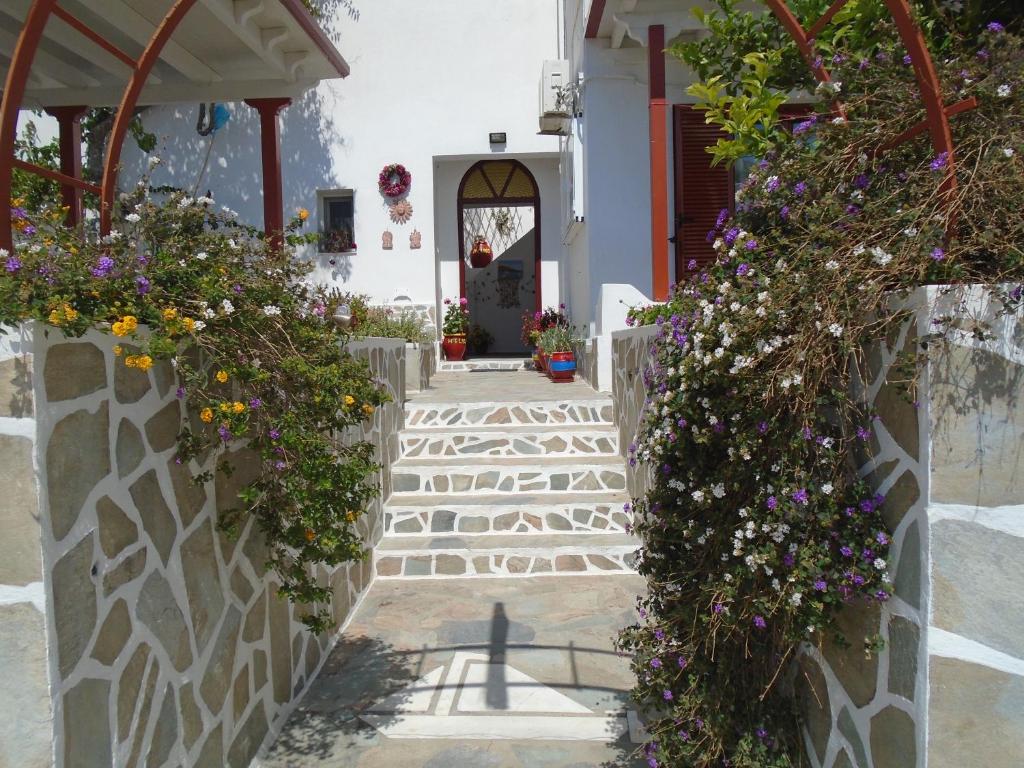 Helios Serifos photo 1