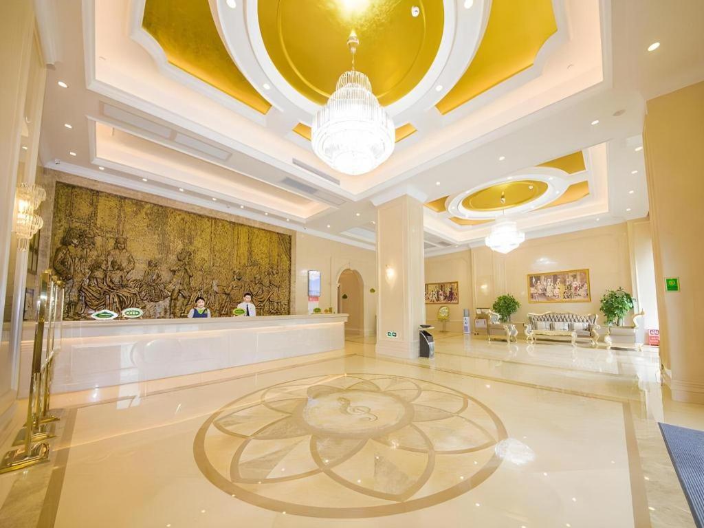 Vienna Hotel Qingyuan Taihe Ancient Cave - Tap to explore photos