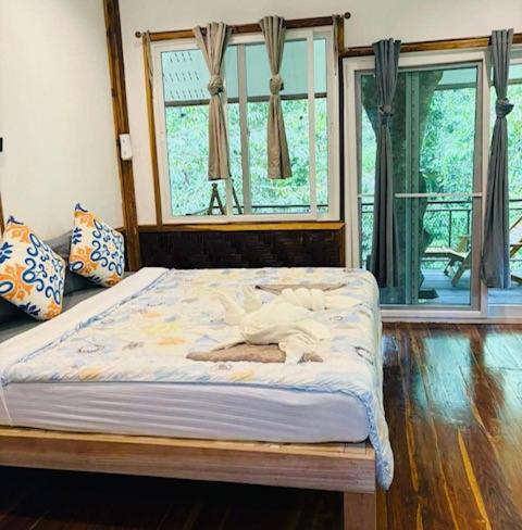 Baan Khao Sok Resort - Tap to explore photos