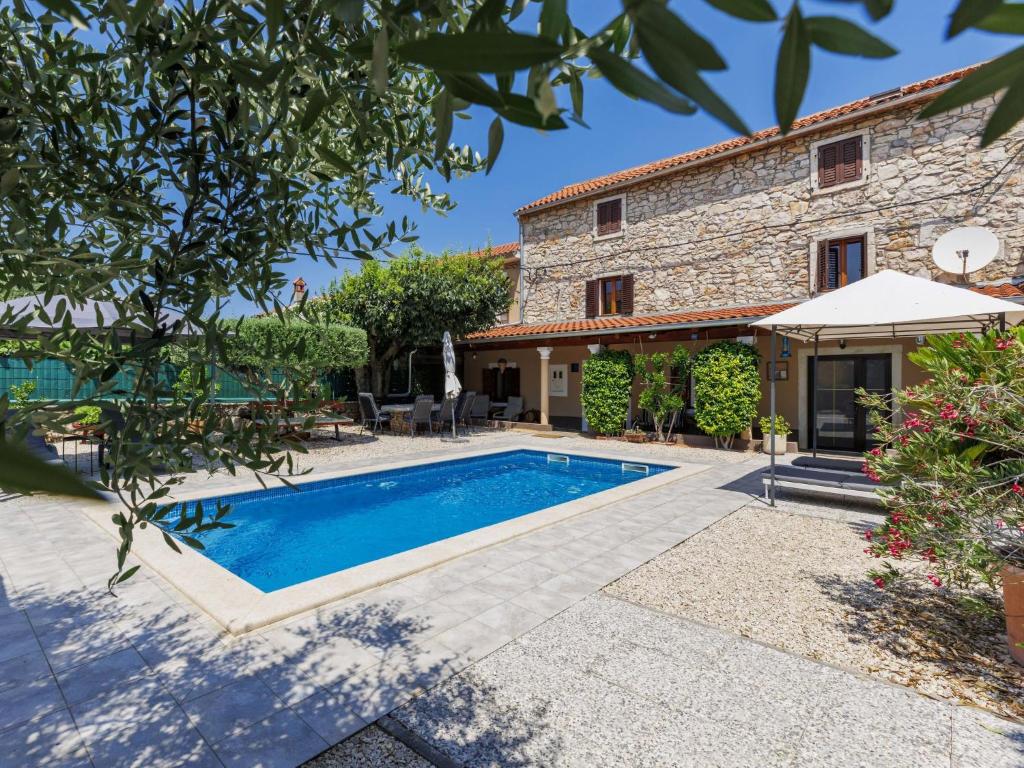 Holiday Home Villa Lucky by Interhome