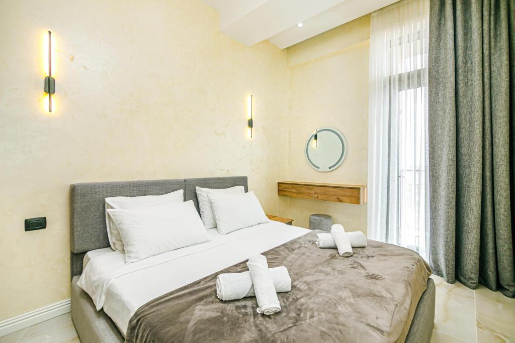 Sea Breeze Luxury Apartment with swimming pool