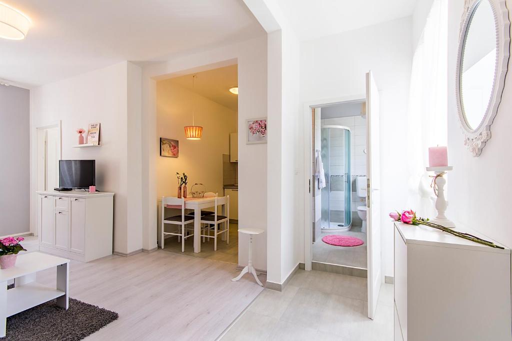 Center Apartment Tina photo 4