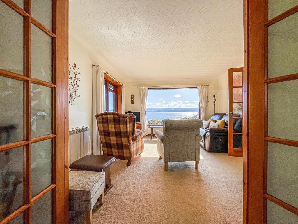 Chanonry View Holiday Cottage - Tap to explore photos
