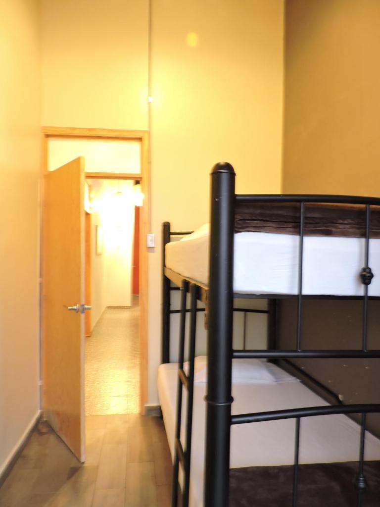 Двухместный (Двухместный номер с 1 кроватью и балконом), Capsule Hostel