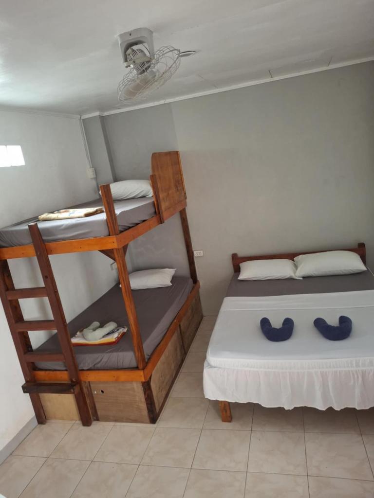 Mandurah's Inn, Malapascua Room Type - Family Room with Private Bathroom