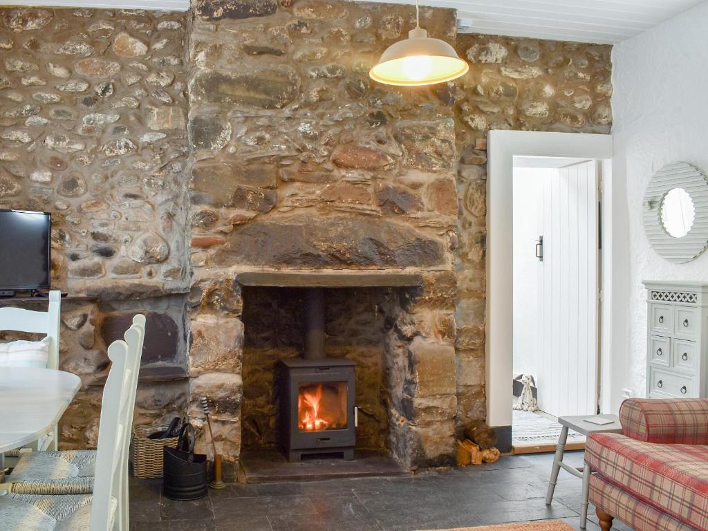 The Yard Beach Cottage - Uk43653 - Tap to explore photos