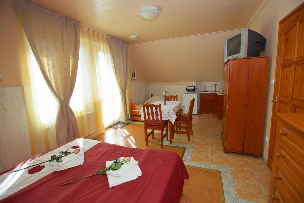 Апартаменты (Апартаменты (для 3 взрослых)), Royal Apartman