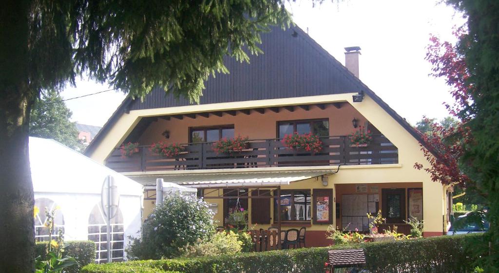 Camping Au pays de Hanau photo 1