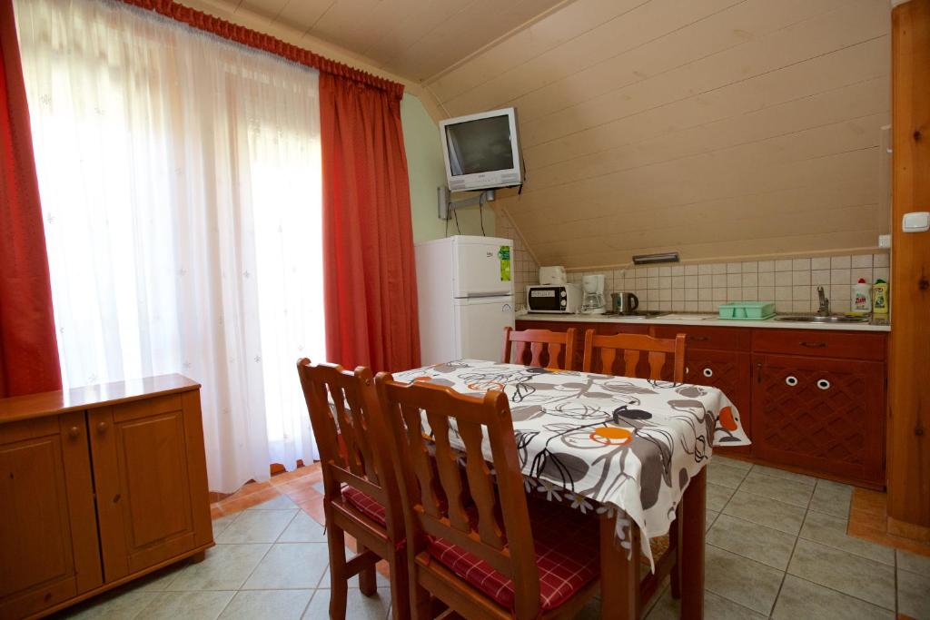 Апартаменты (Апартаменты (для 4 взрослых)), Royal Apartman