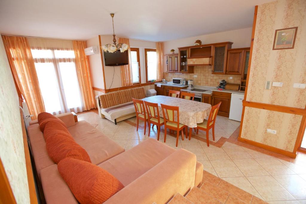 Апартаменты (Улучшенные апартаменты (для 4 взрослых)), Royal Apartman