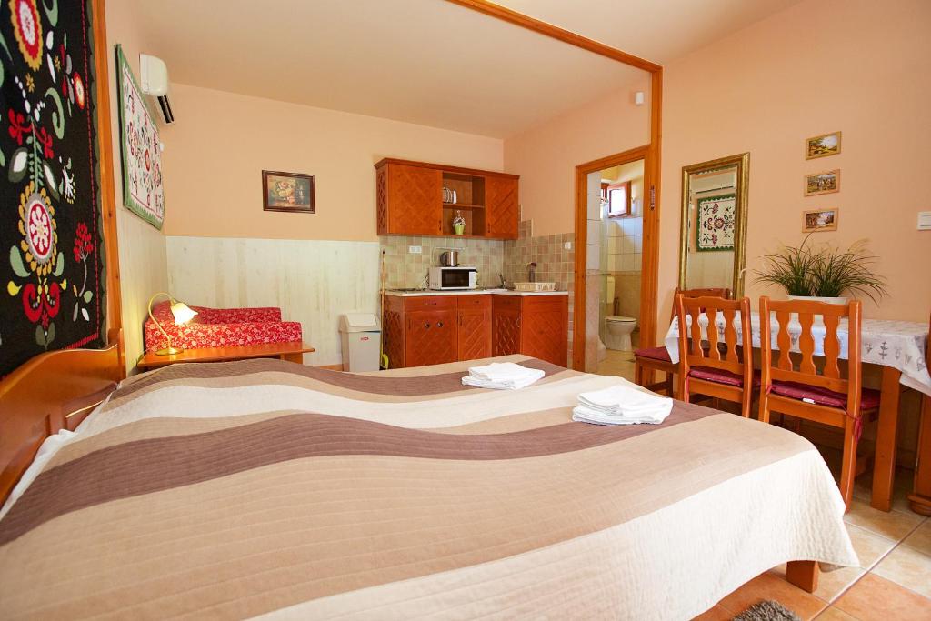Студио (Номер-студио с террасой), Royal Apartman