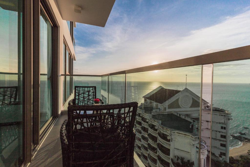 Wongamat Tower by Pattaya Sunny Rentals photo 2