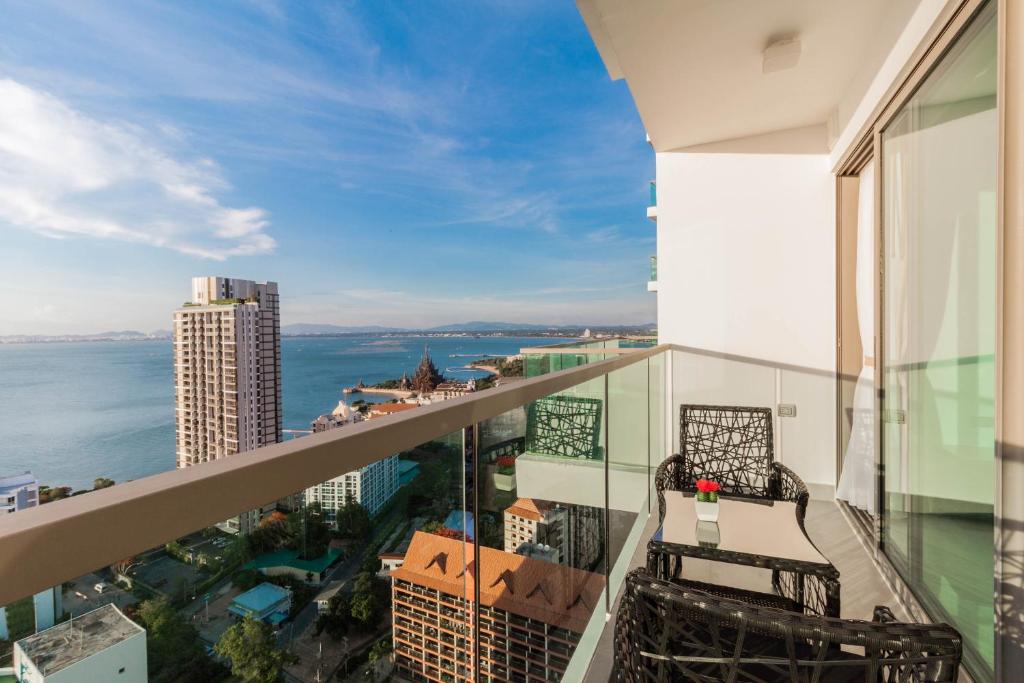 Wongamat Tower by Pattaya Sunny Rentals photo 4