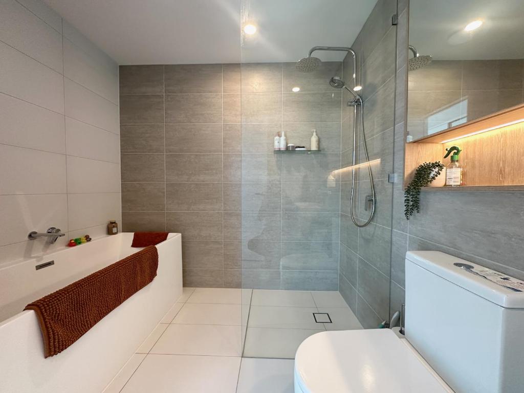 Luxury Star Residence 32nd Floor - Tap to explore photos