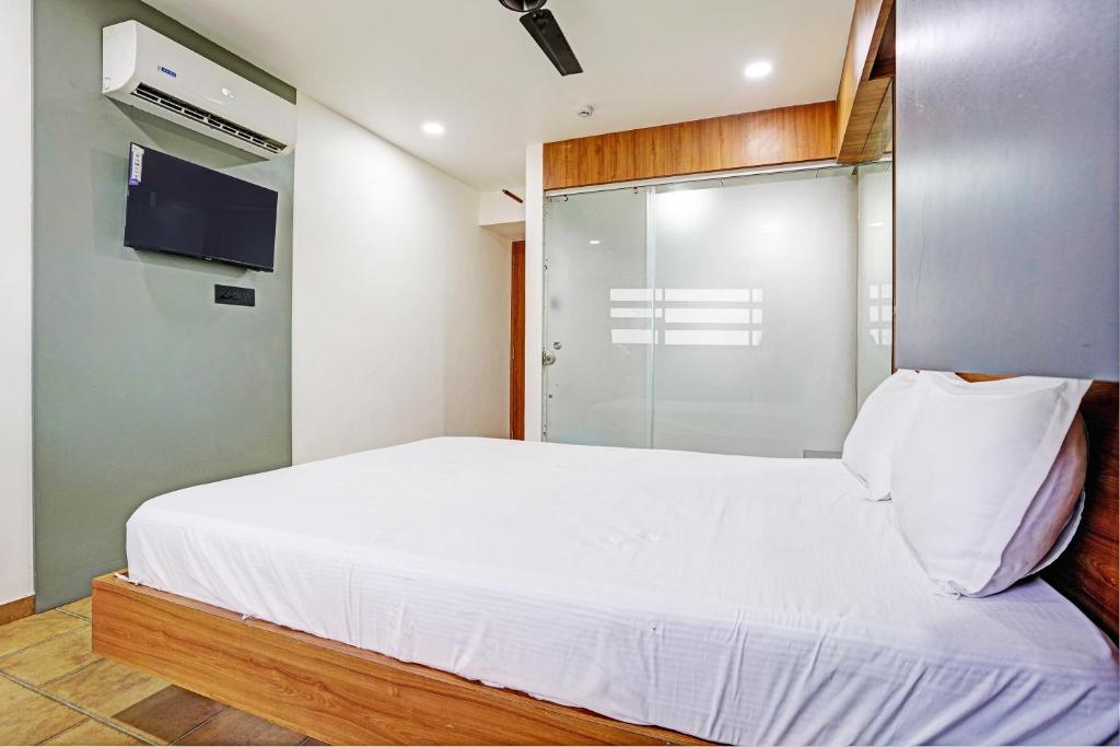OYO KGS Hotel photo 1