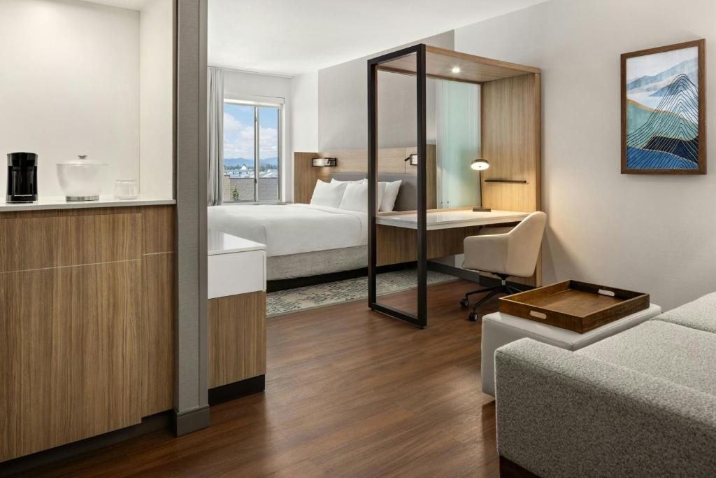 SpringHill Suites by Marriott Kalispell - Tap to explore photos
