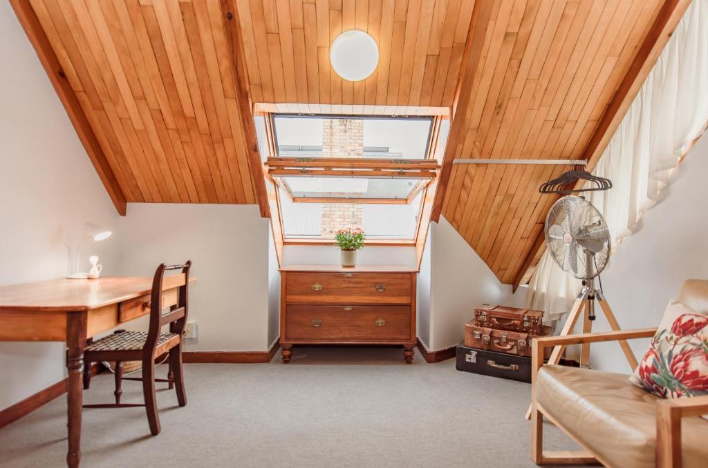 The Attic - Deluxe Leisure Loft - Tap to explore photos