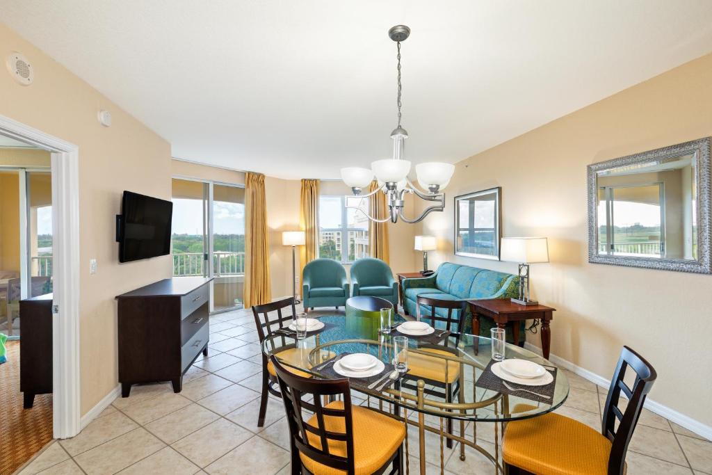 Vacation Village at Weston, Fort Lauderdale - Tap to explore photos