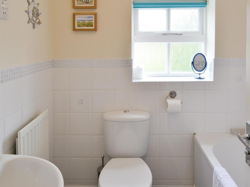Teal Cottage - Tap to explore photos
