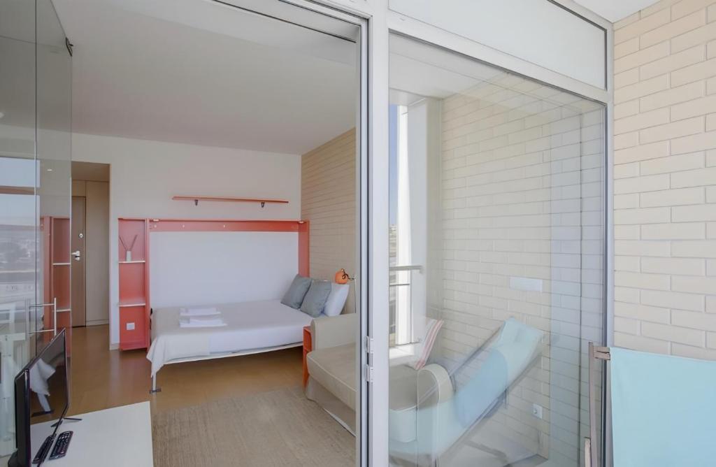 Oporto Blue Dragão - Modern Uptown Studio With Free Parking - Tap to explore photos