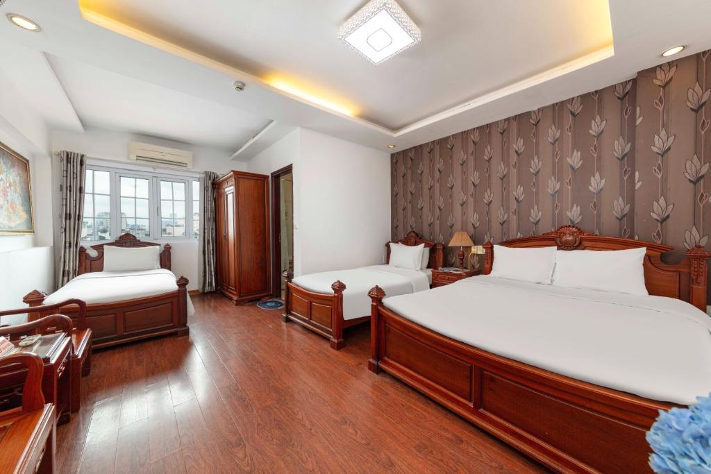 Phoenix Palace Hotel Hanoi - Tap to explore photos