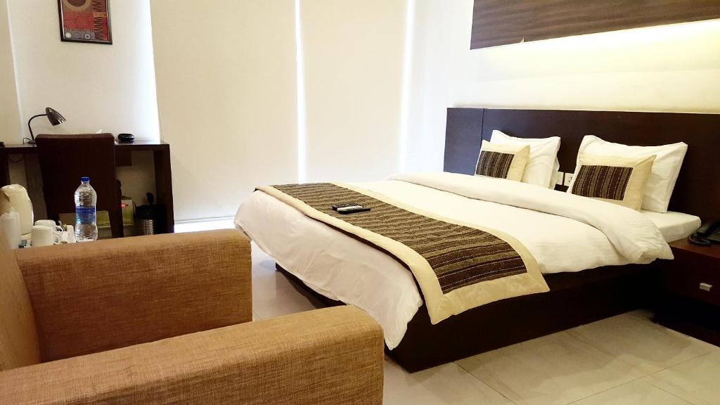 Двухместный (Двухместный номер Делюкс с 1 кроватью и балконом), Micasa Suites