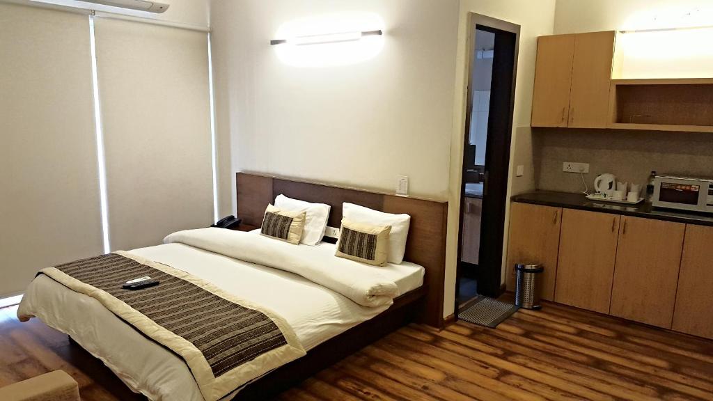Двухместный (Двухместный номер Делюкс с 1 кроватью и балконом), Micasa Suites