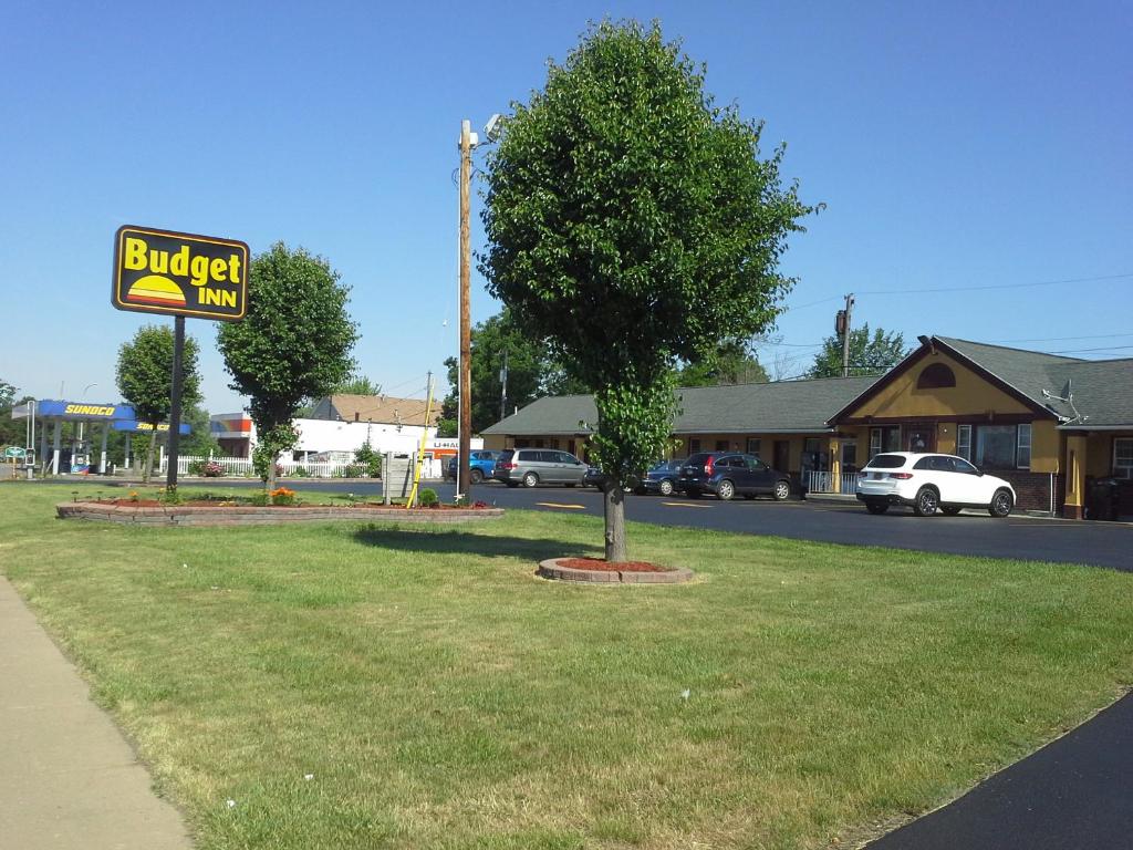 Budget Inn image