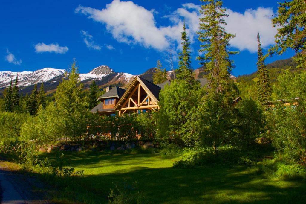 Vagabond Lodge at Kicking Horse photo 1