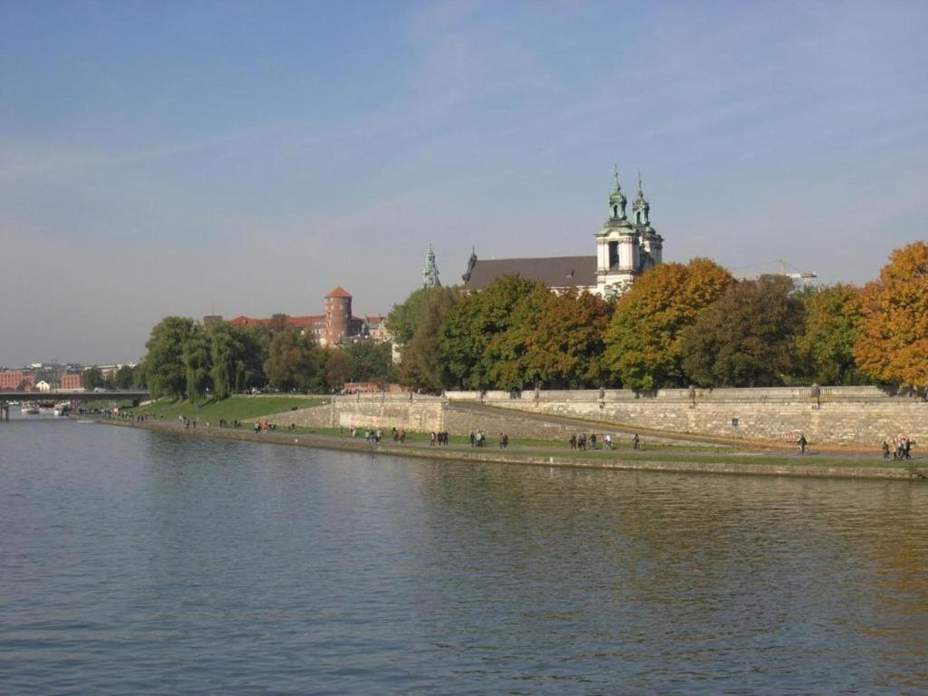 Spacious and Comfortable Flat in Krakow - Tap to explore photos