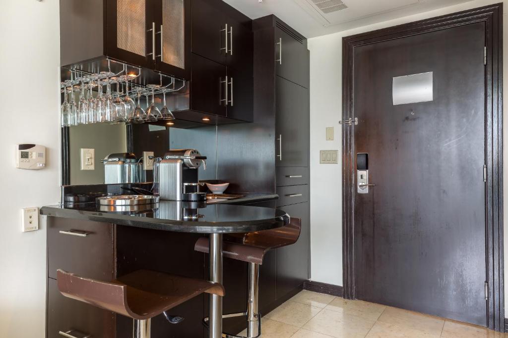 Апартаменты (Люкс с балконом, вид на бассейн), SBV Luxury Ocean Hotel Suites
