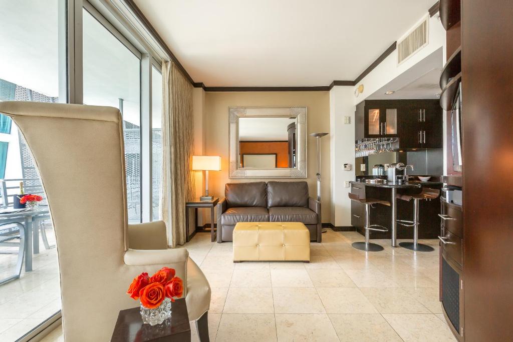 Апартаменты (Люкс с балконом, вид на бассейн), SBV Luxury Ocean Hotel Suites