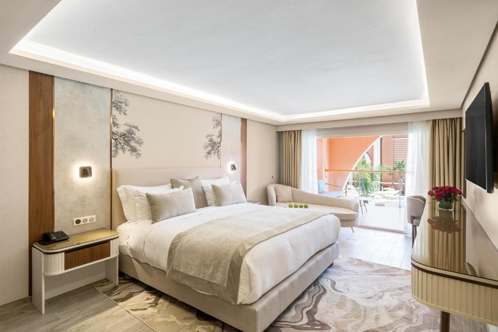 Savoy Le Grand Hotel Room Type - Premium Room Pool View King Bed