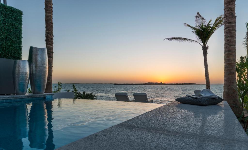 Вилла (Домик с 2 спальнями и видом на пляж), Курортный отель Zaya Nurai Island Resort