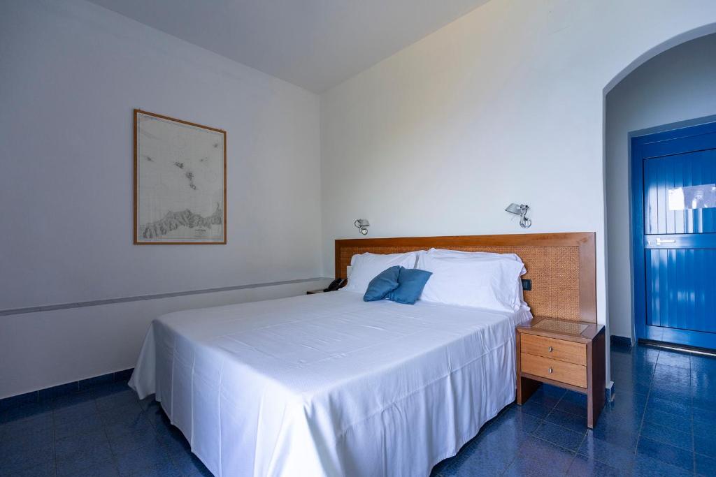 Hotel Punta Scario - Tap to explore photos