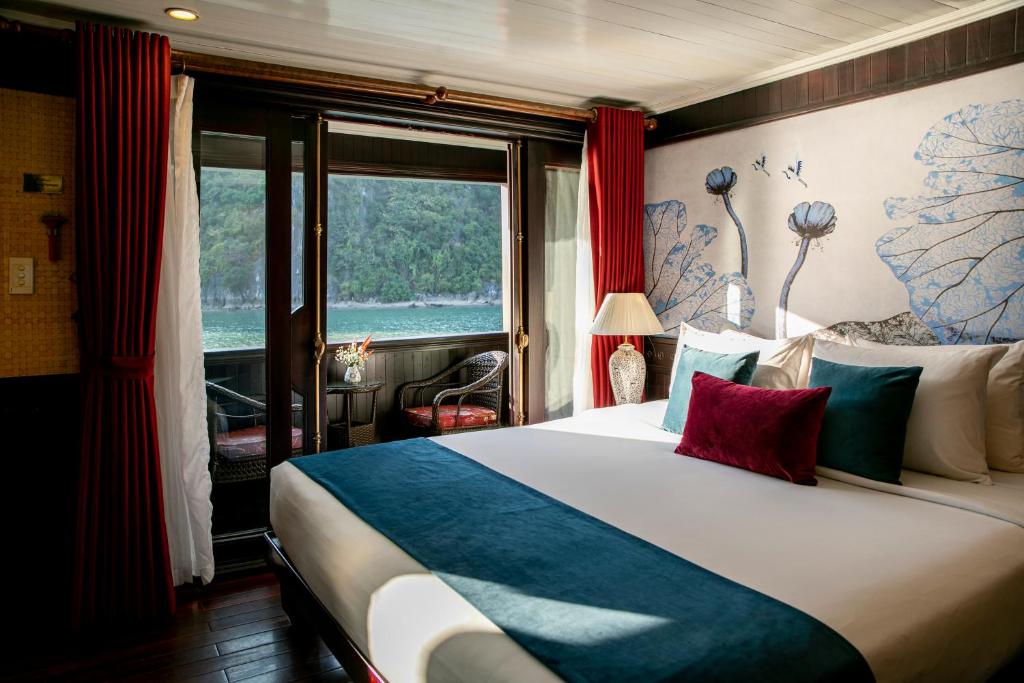 Bhaya Halong Cruises - Tap to explore photos
