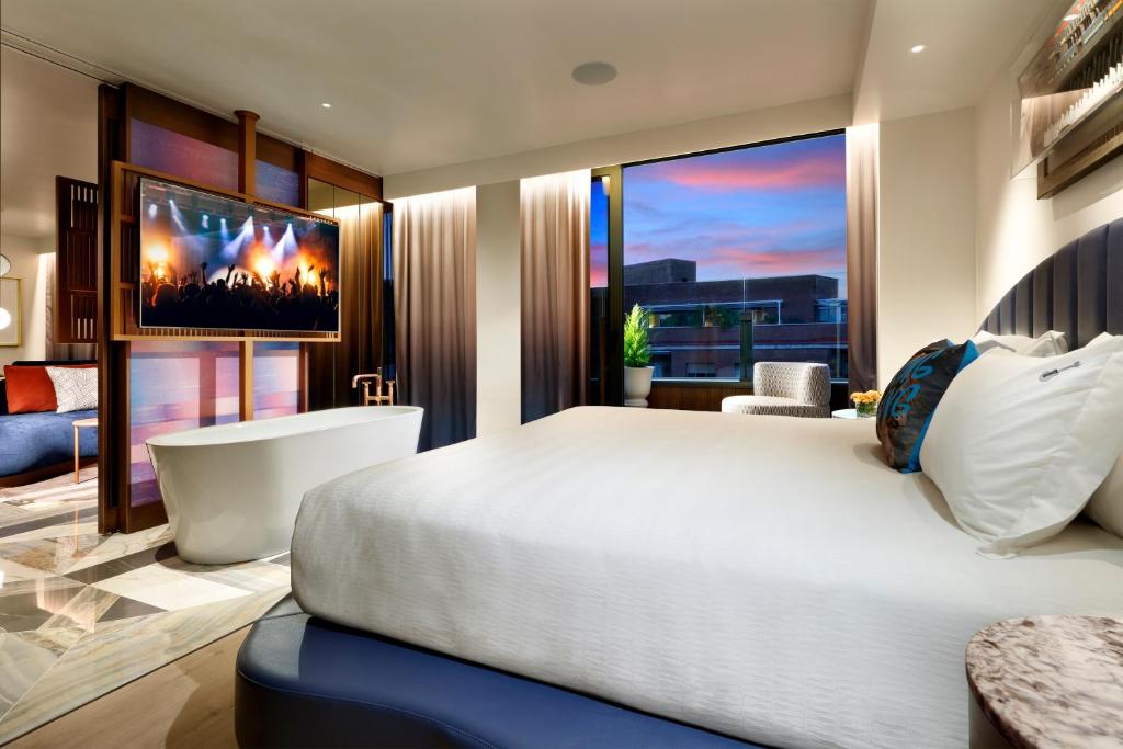 Hard Rock Hotel Madrid - Tap to explore photos
