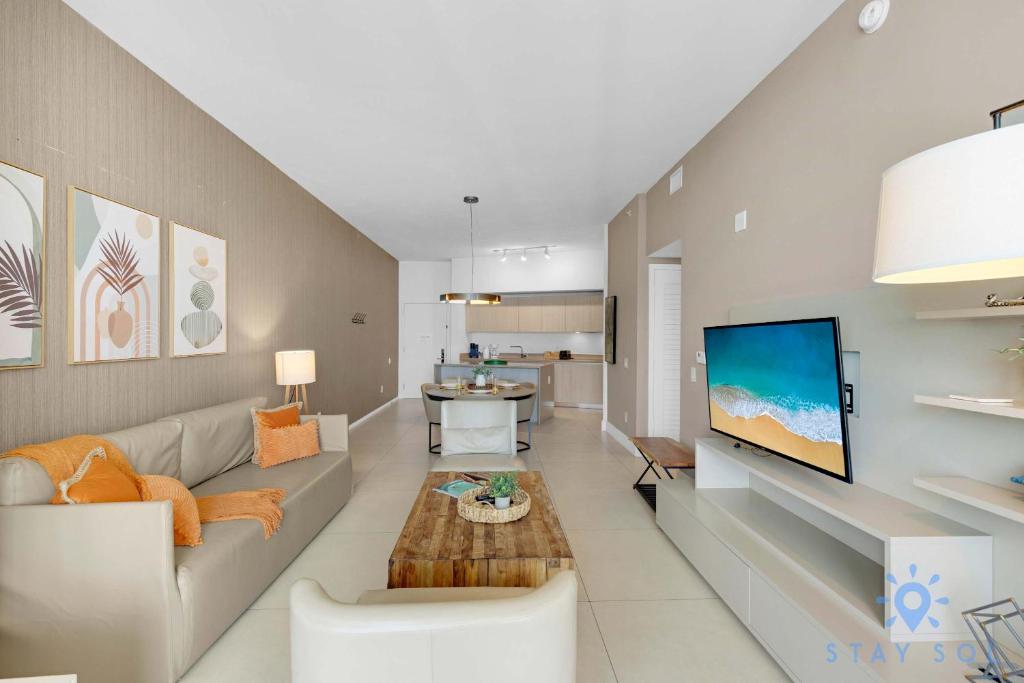 Upper Level Penthouse - Amazing Views Beach & Intracoastal - Tap to explore photos