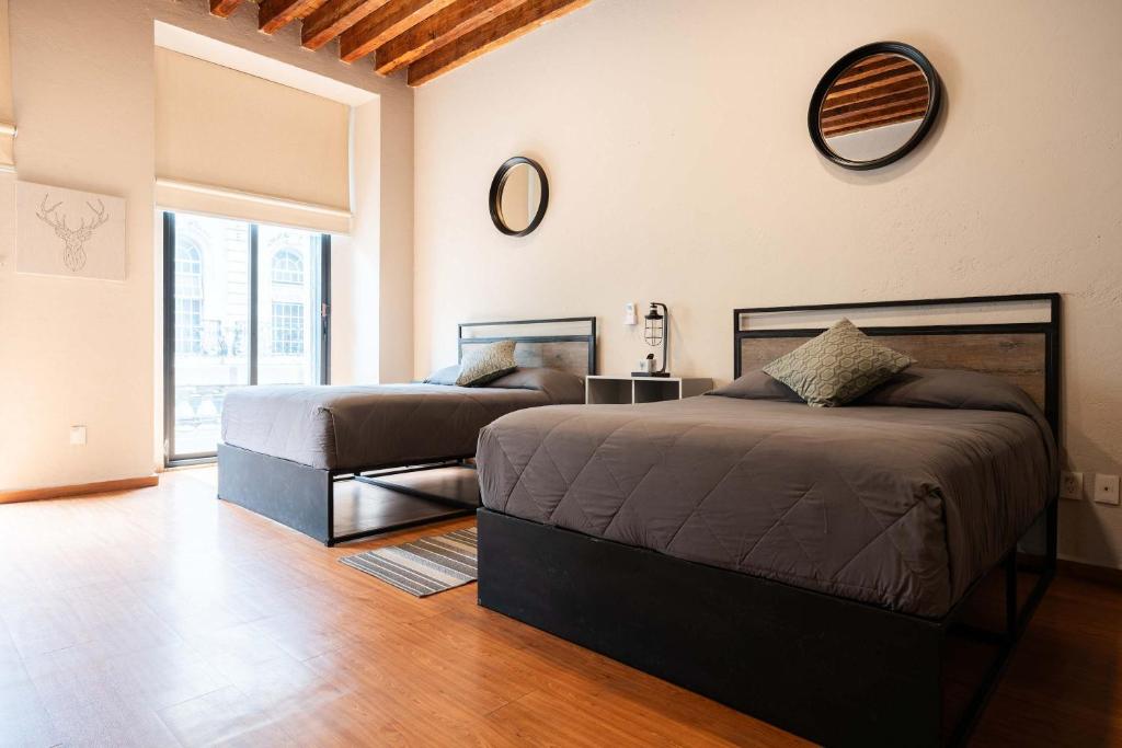 104 Location 2Bdrm 2bath AC apt Fits 8 Rooftop Room Type - Apartment