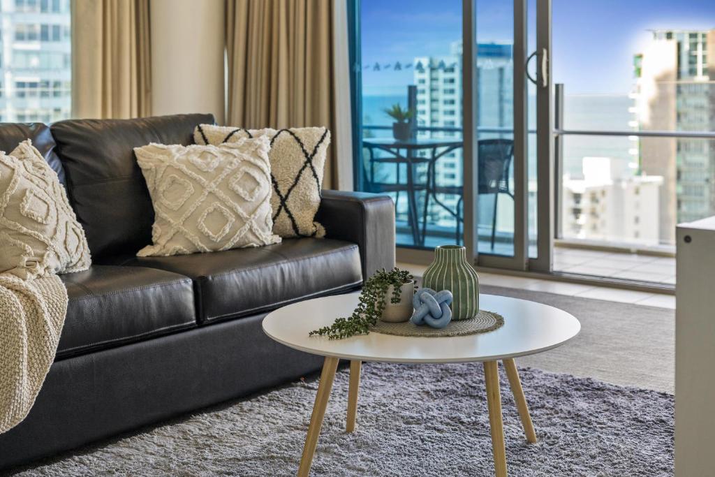 Elston Apartments - Q Stay - Tap to explore photos