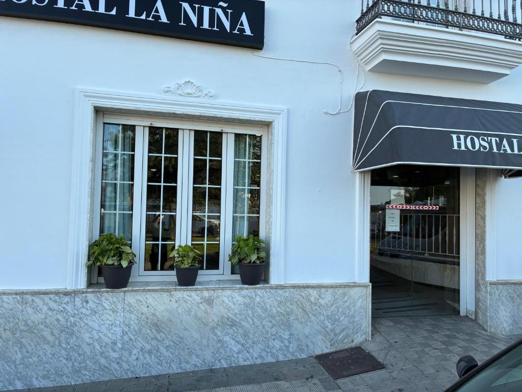Hostal Restaurante La Niña - Tap to explore photos
