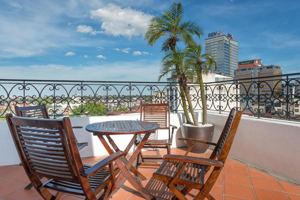 Сьюит (Люкс в пентхаусе с террасой), Hanoi E Central Hotel