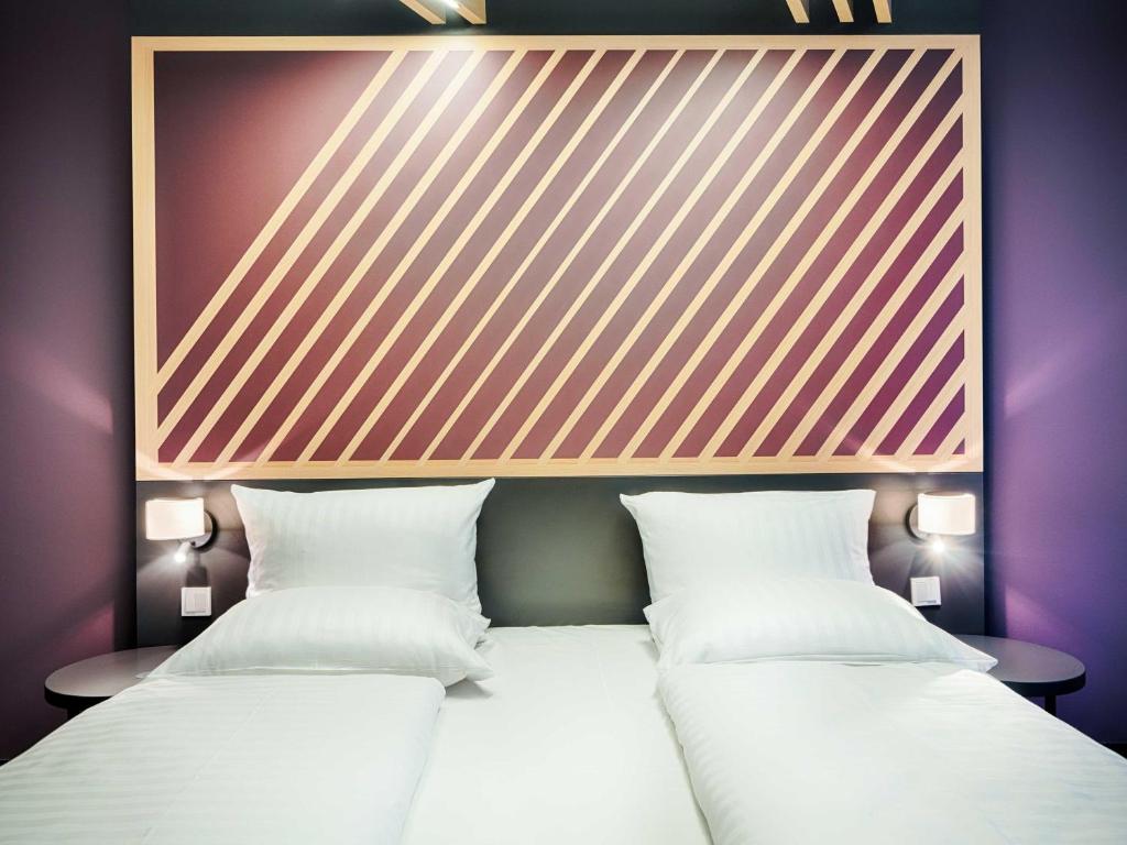 B&B Hotel Bremen-City - Tap to explore photos